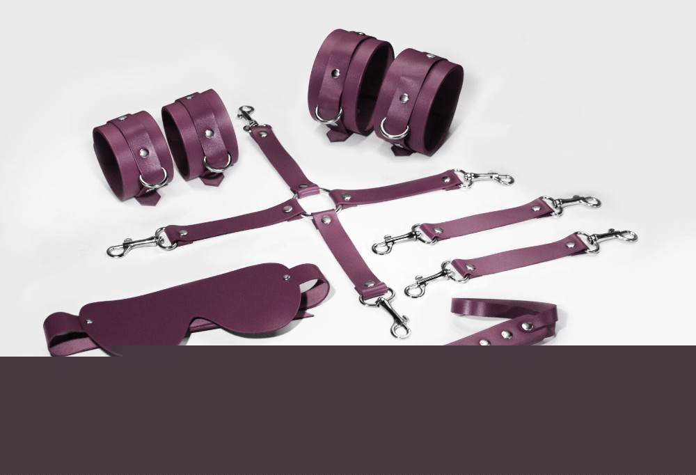 Набір Feral Feelings BDSM Kit 5 Burgundy, наручники, поножі, хрестовина, маска, падл - зображення 1
