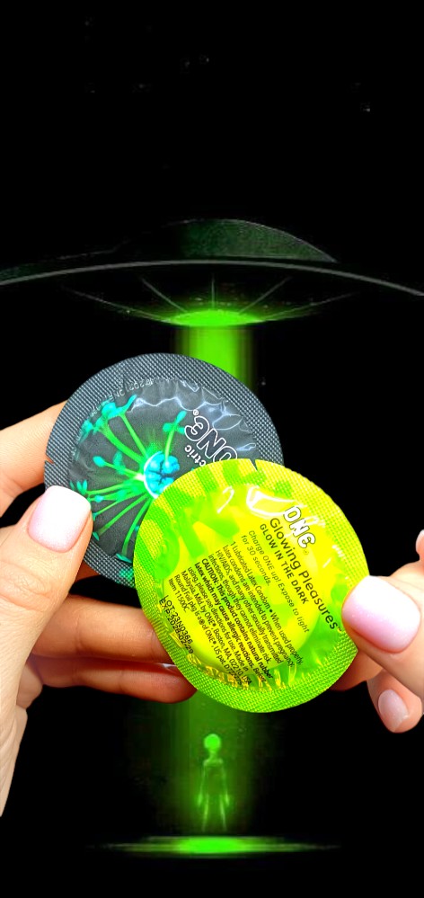 Презерватив светится в темноте 1 шт One Glowing Pleasures - зображення 1
