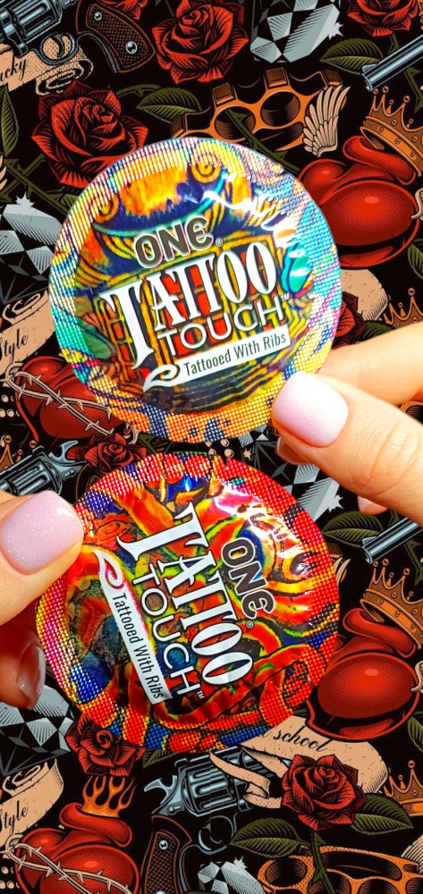 Презервативы ONE Tattoo Touch (рельефный рисунок) (по1 шт)(упак. может отличаться цвет. и рисун.) - зображення 1